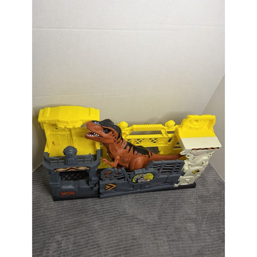 DINOSAUR MEGA PLAYSET  LIGHT & SOUND KID CONNECTION Not Complete